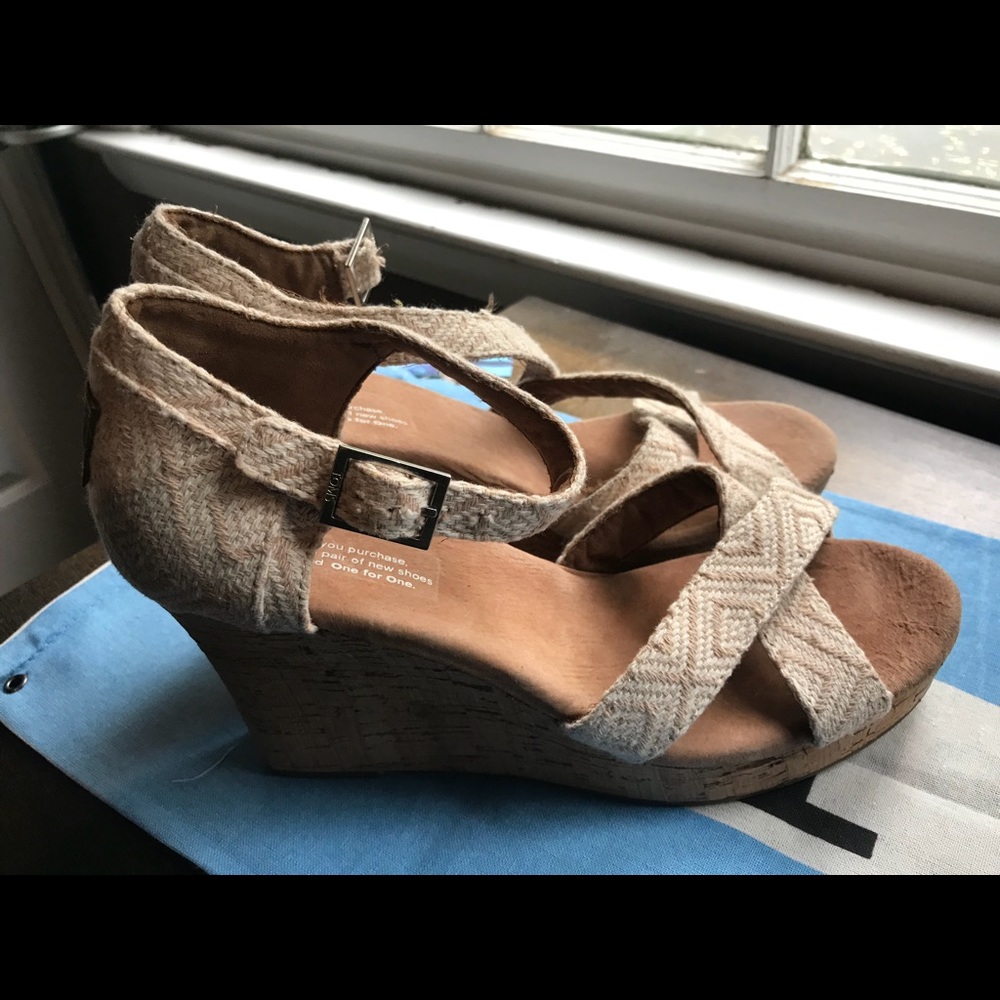 Toms tan wedge 9.5